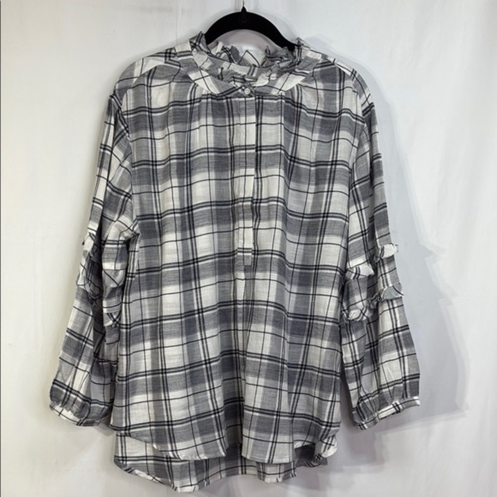 🍓nwt Dylan Reese White and Blue plaid cotton, long sleeve Blouse Top
